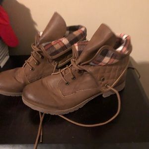 Plaid brown boots